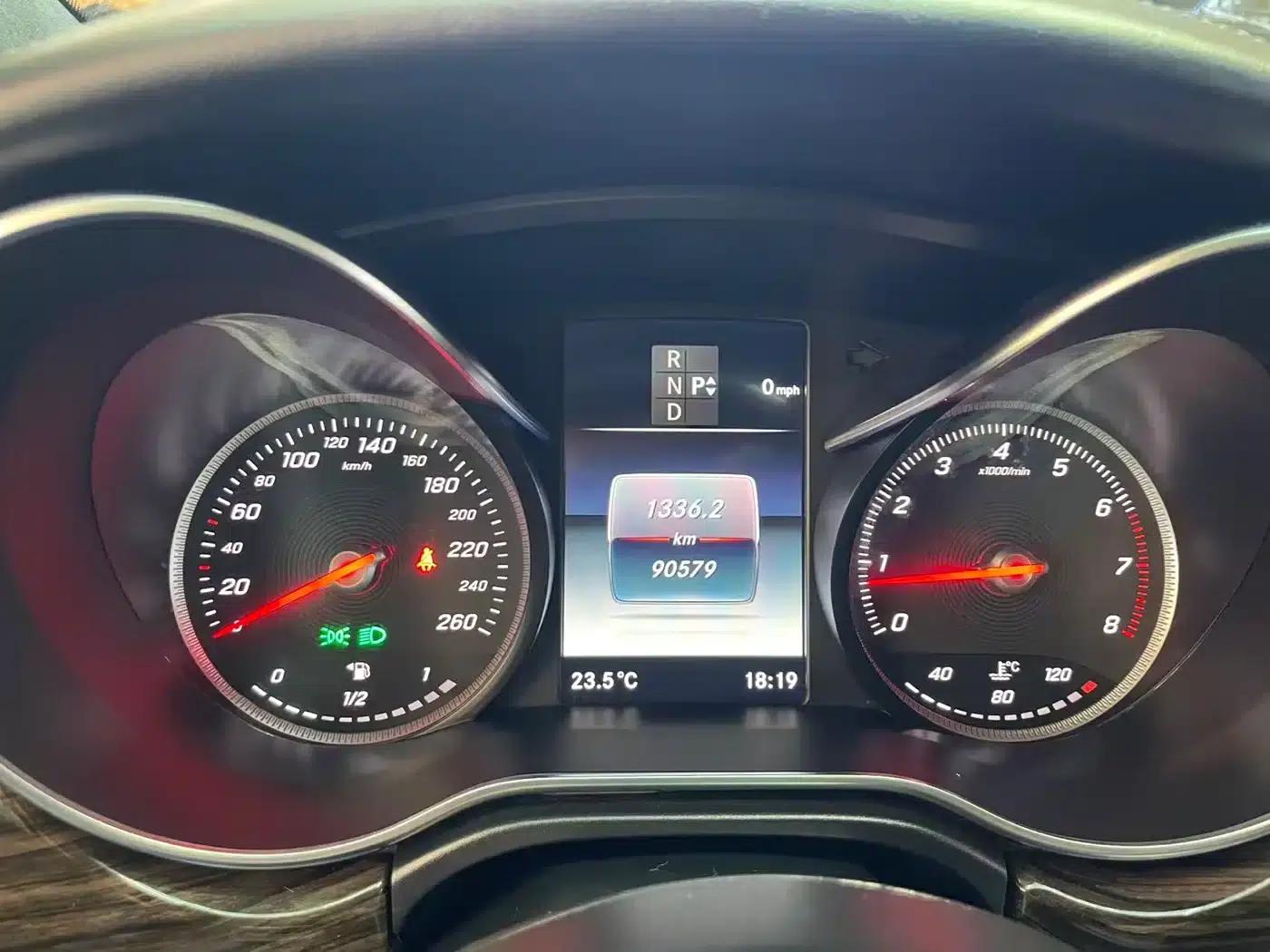 Mercedes-Benz V-Class 2018 V 260 Premium Edition (China V Emission Standard) — миниатюра 16