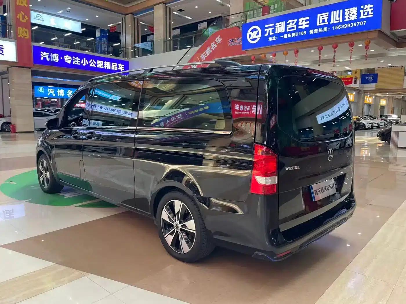 Mercedes-Benz V-Class 2018 V 260 Premium Edition (China V Emission Standard) — миниатюра 5