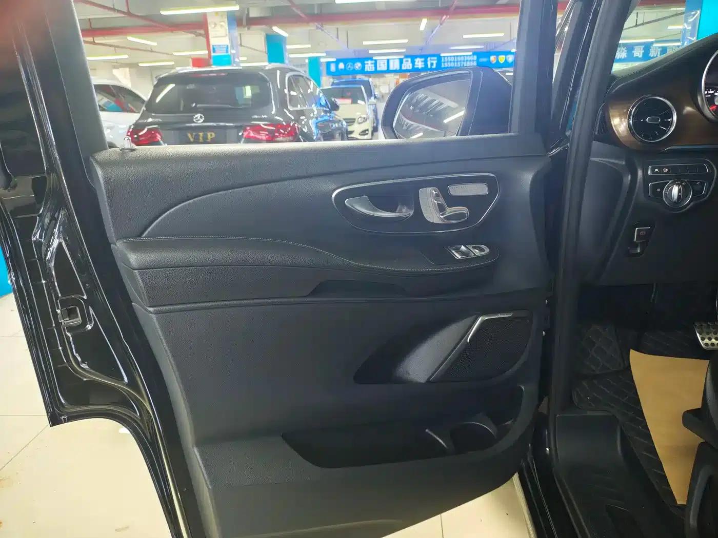Mercedes-Benz V-Class 2021 V 260 Navigator Edition — миниатюра 21