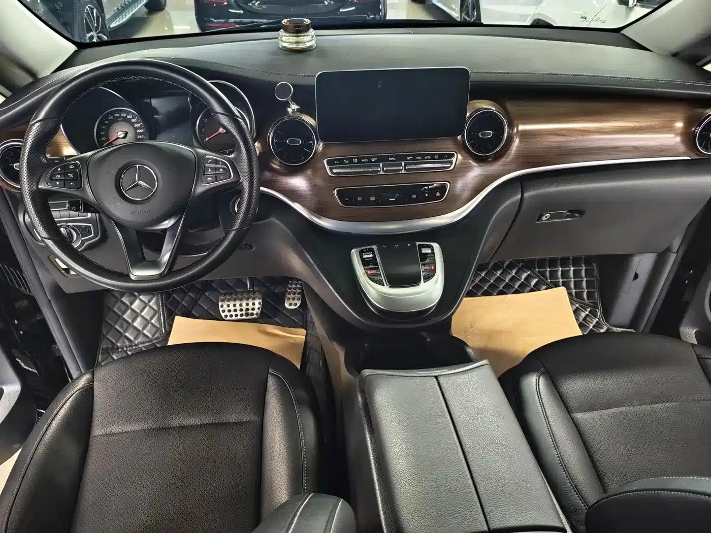 Mercedes-Benz V-Class 2021 V 260 Navigator Edition — миниатюра 8