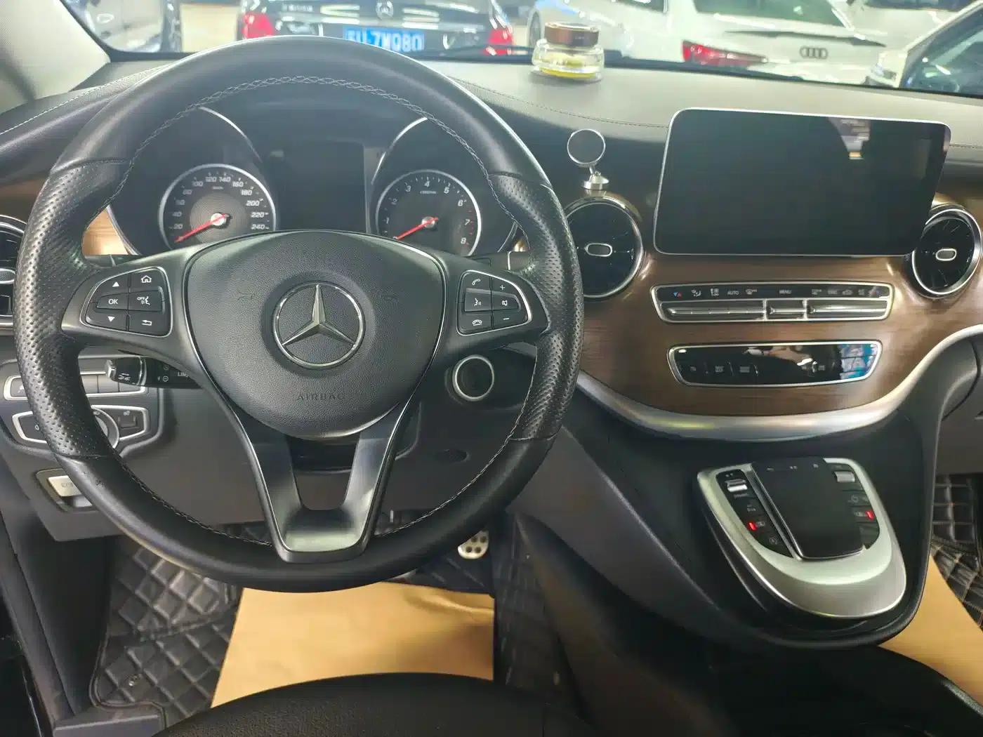 Mercedes-Benz V-Class 2021 V 260 Navigator Edition — миниатюра 9