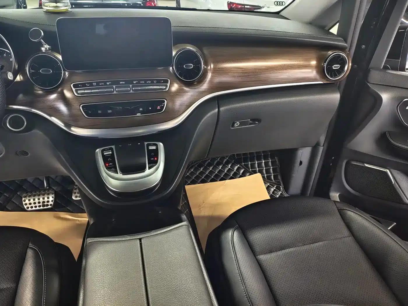 Mercedes-Benz V-Class 2021 V 260 Navigator Edition — миниатюра 10