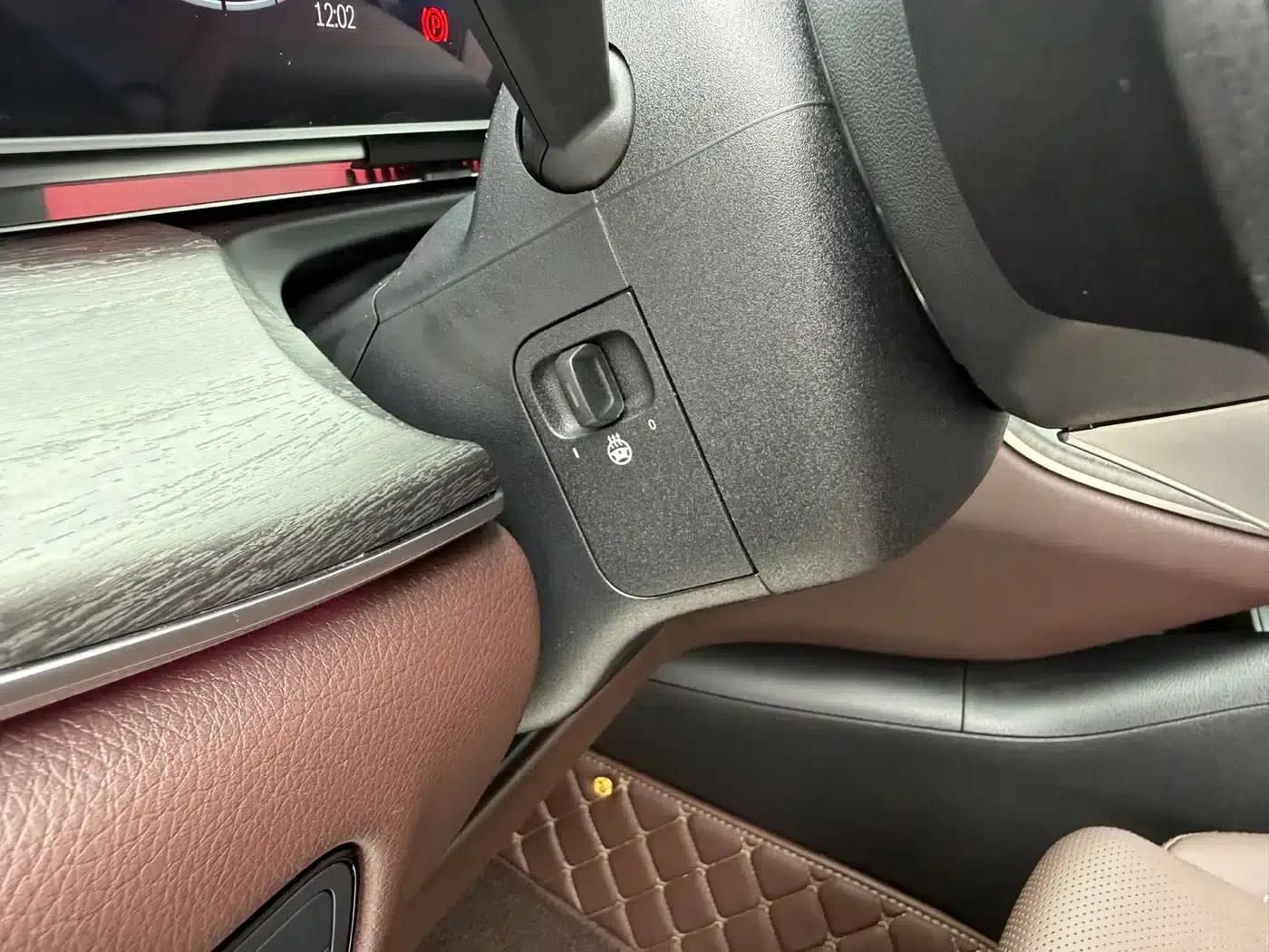 Mercedes-Benz V-Class 2024 V 300 L Long Wheelbase Luxury Edition — миниатюра 17