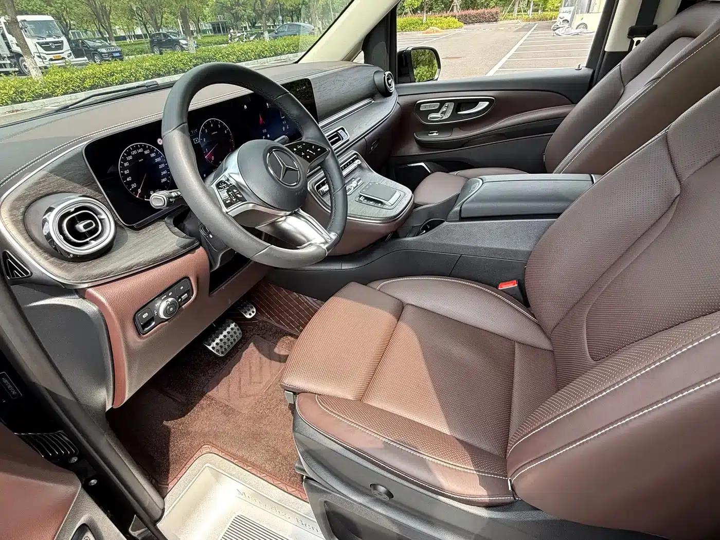Mercedes-Benz V-Class 2024 V 300 L Long Wheelbase Luxury Edition — миниатюра 8