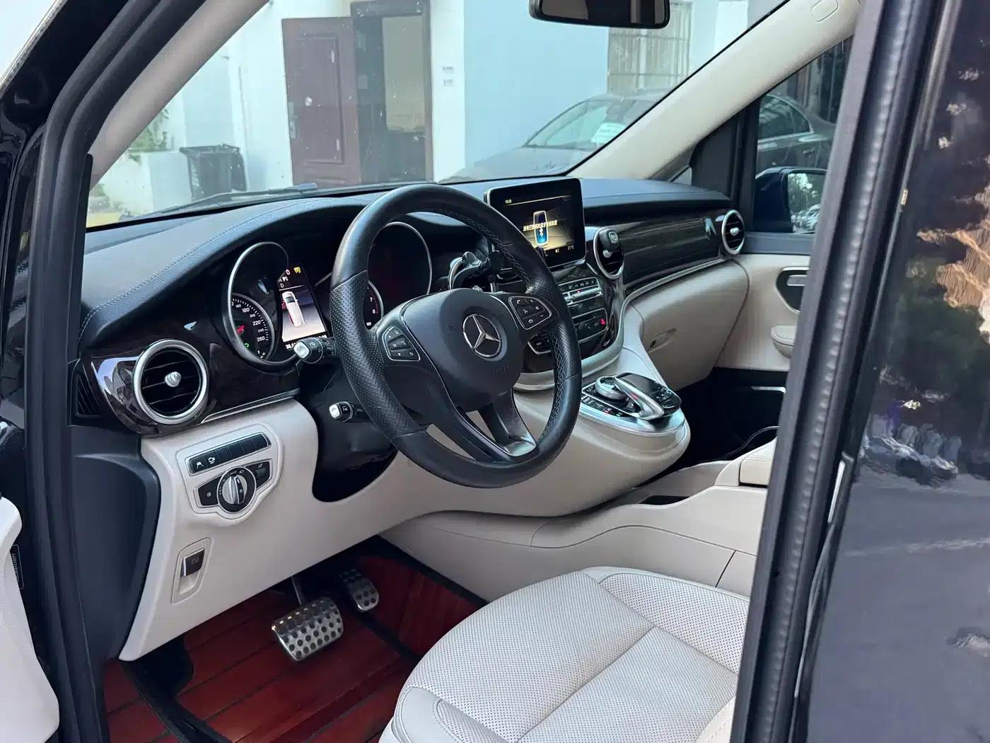 Mercedes-Benz V-Class 2018 V 260 Premium Edition (China VI Emission Standard) — миниатюра 7
