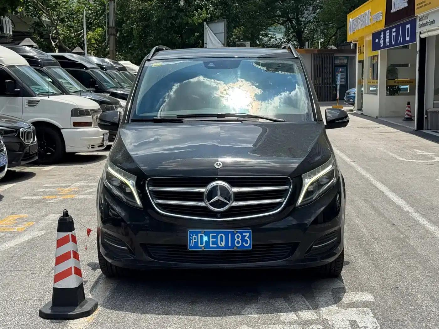Mercedes-Benz V-Class 2017 V 260 Premium Edition — миниатюра 1