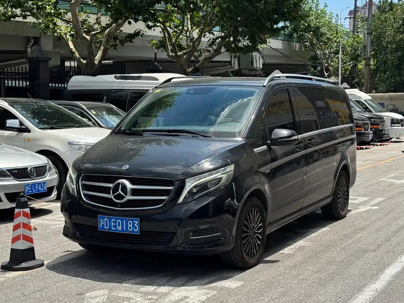 Mercedes-Benz V-Class 2017 V 260 Premium Edition — миниатюра 2