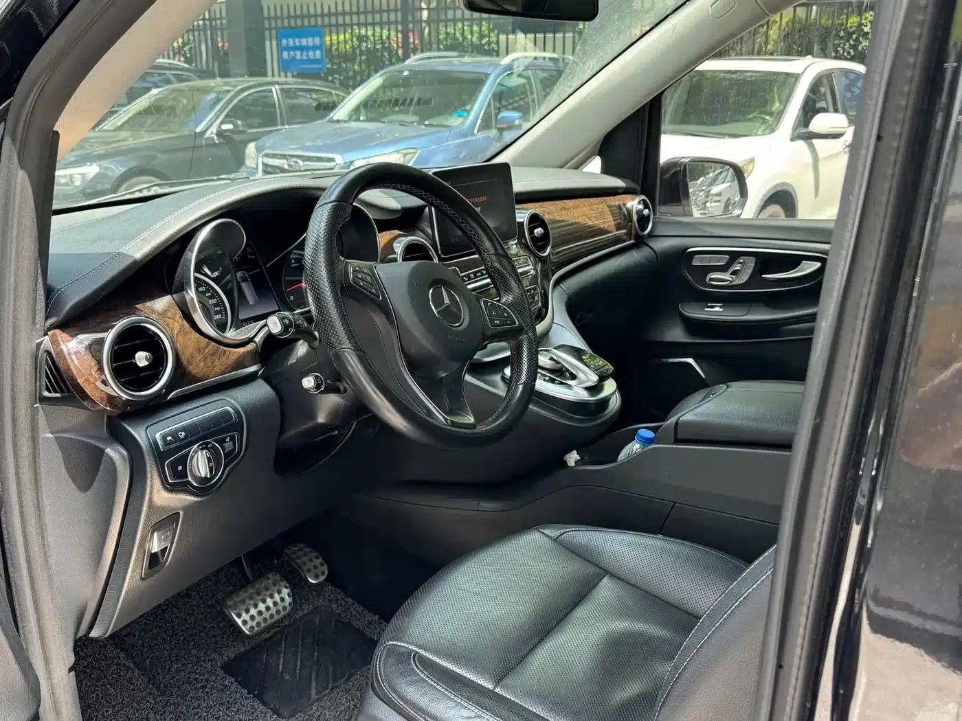 Mercedes-Benz V-Class 2017 V 260 Premium Edition — миниатюра 4