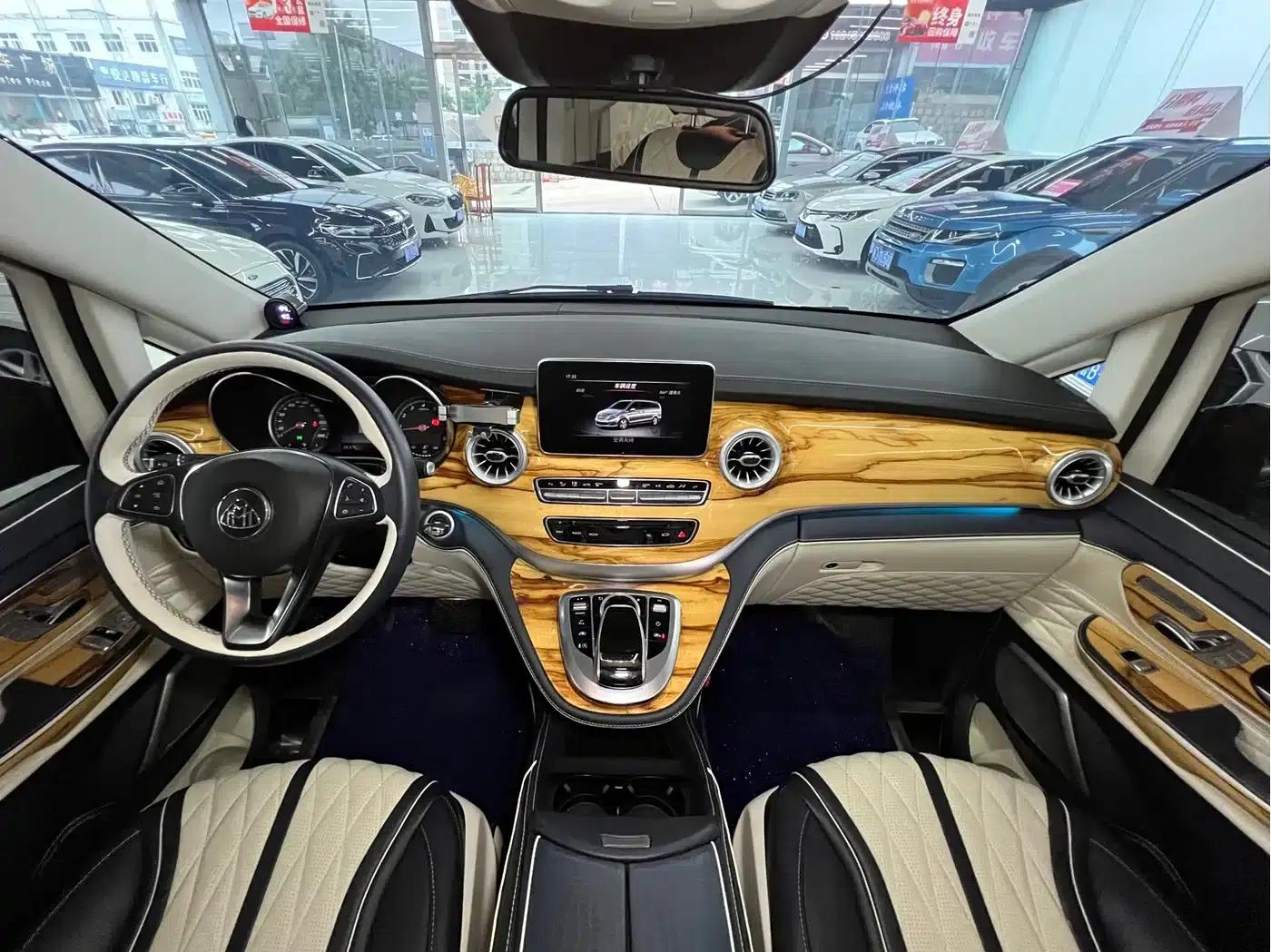 Mercedes-Benz V-Class 2018 V 260 L Premium Extended Edition (China VI Emission Standard) — миниатюра 9