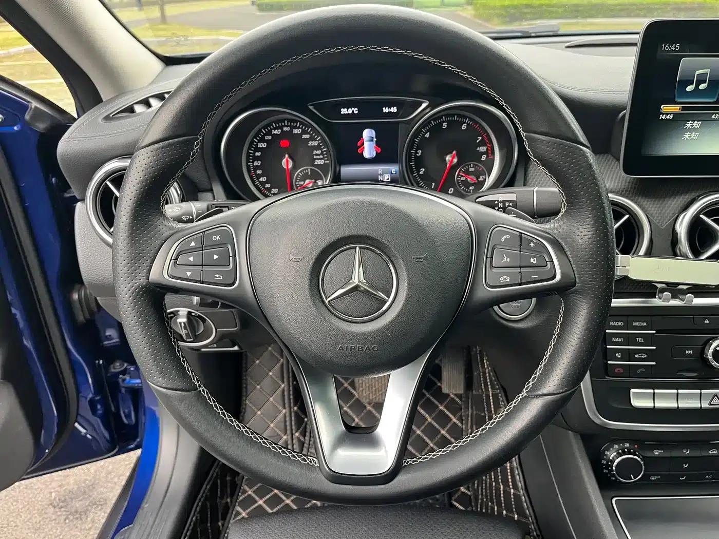 2017 Mercedes-Benz GLA 200 Fashion Edition — миниатюра 13