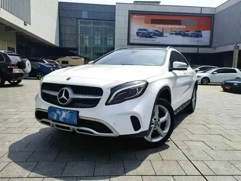 2017 Mercedes-Benz GLA 200 Fashion Edition — миниатюра 1