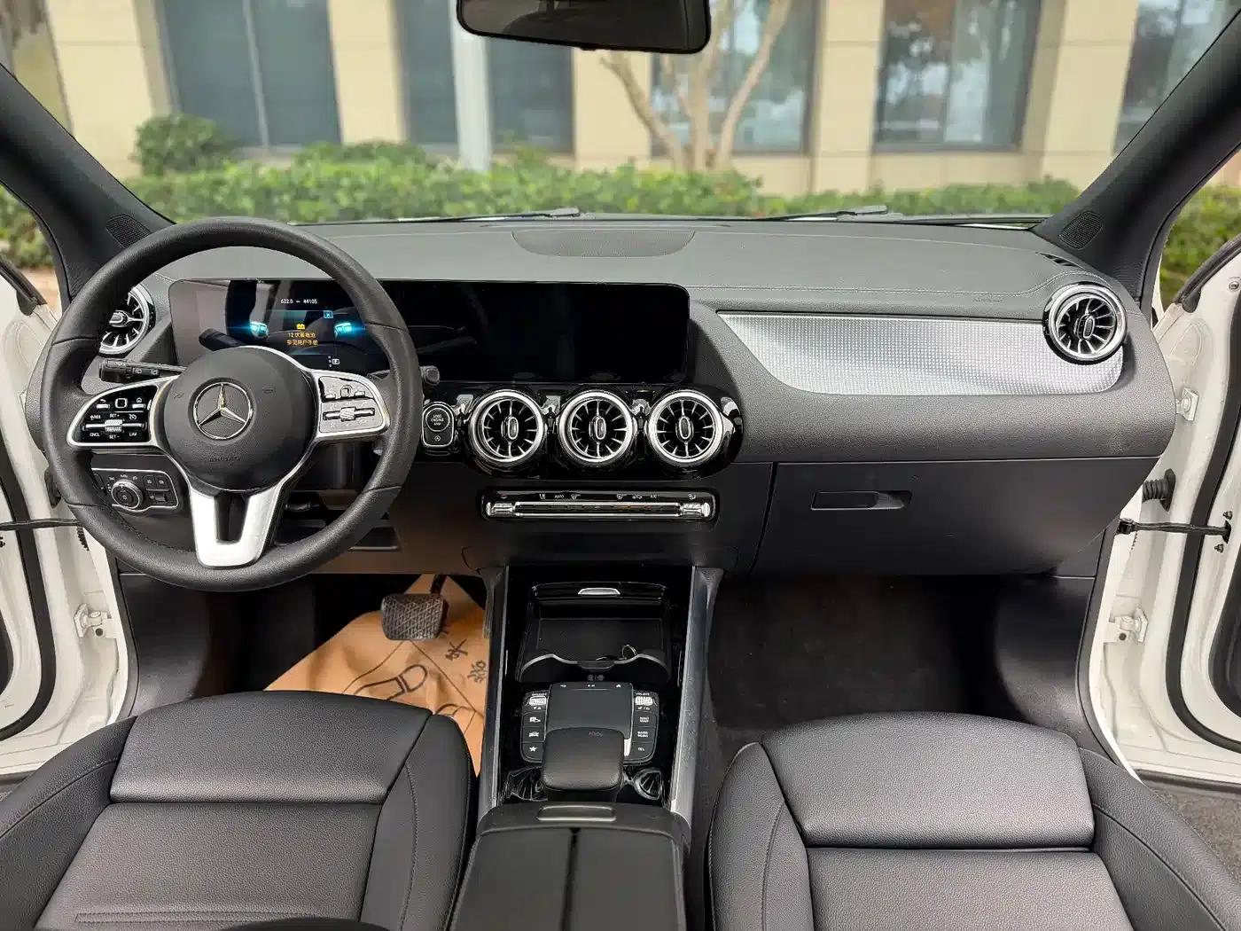 2022 Mercedes-Benz GLA 200 — миниатюра 8
