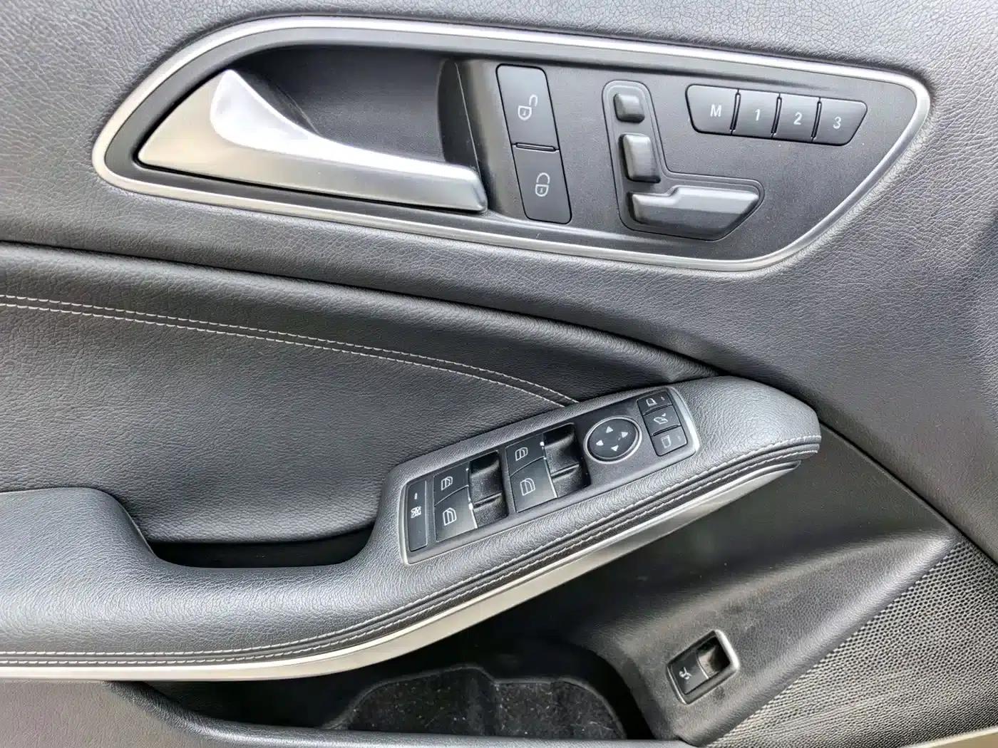 2015 Mercedes-Benz GLA 220 4MATIC Luxury — миниатюра 18