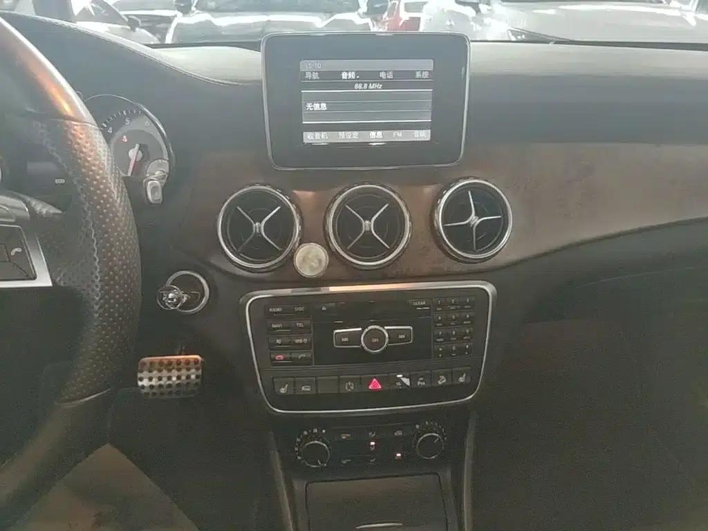 Imported Mercedes-Benz GLA 2015 GLA 260 4MATIC — миниатюра 13