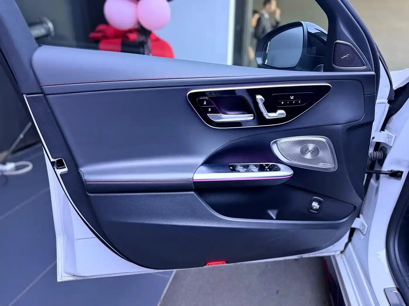 2024 Mercedes-Benz C-Class AMG C 43 4MATIC Estate Special Edition — миниатюра 3