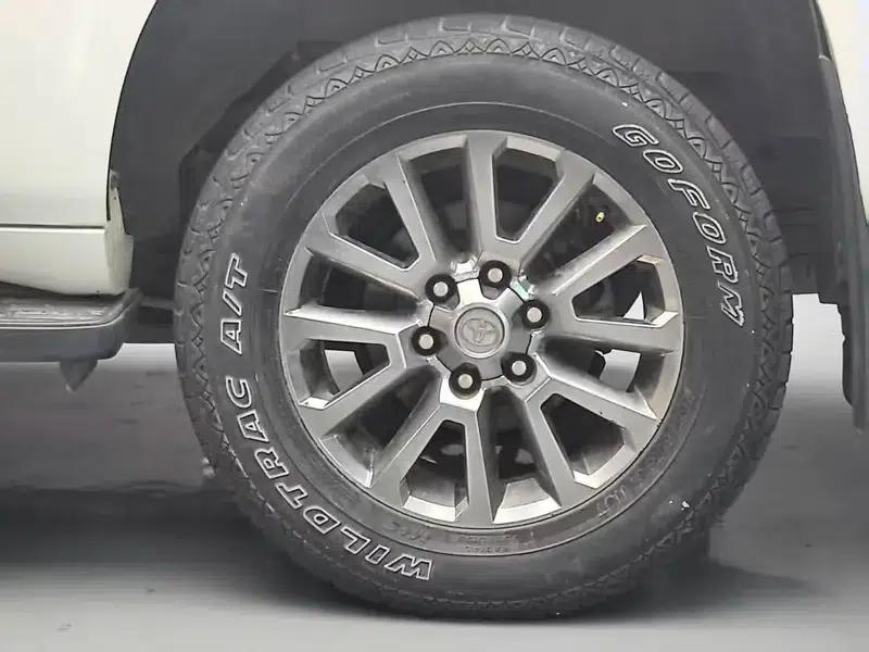 2017 Prado 2.7L Automatic 4WD 5-Seater Factory Custom Edition — миниатюра 15