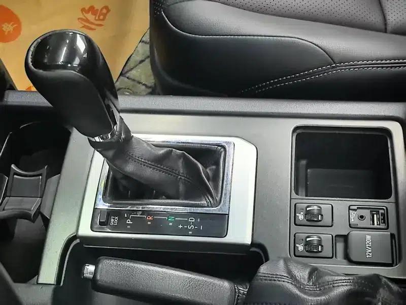 2017 Prado 2.7L Automatic 4WD 5-Seater Factory Custom Edition — миниатюра 20