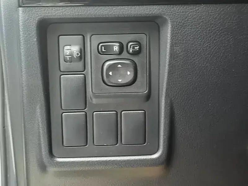 2017 Prado 2.7L Automatic 4WD 5-Seater Factory Custom Edition — миниатюра 21
