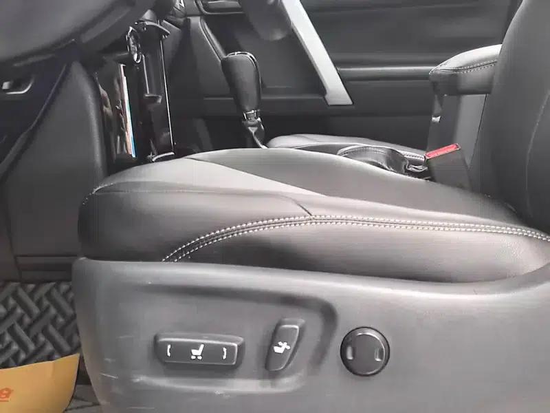 2017 Prado 2.7L Automatic 4WD 5-Seater Factory Custom Edition — миниатюра 24