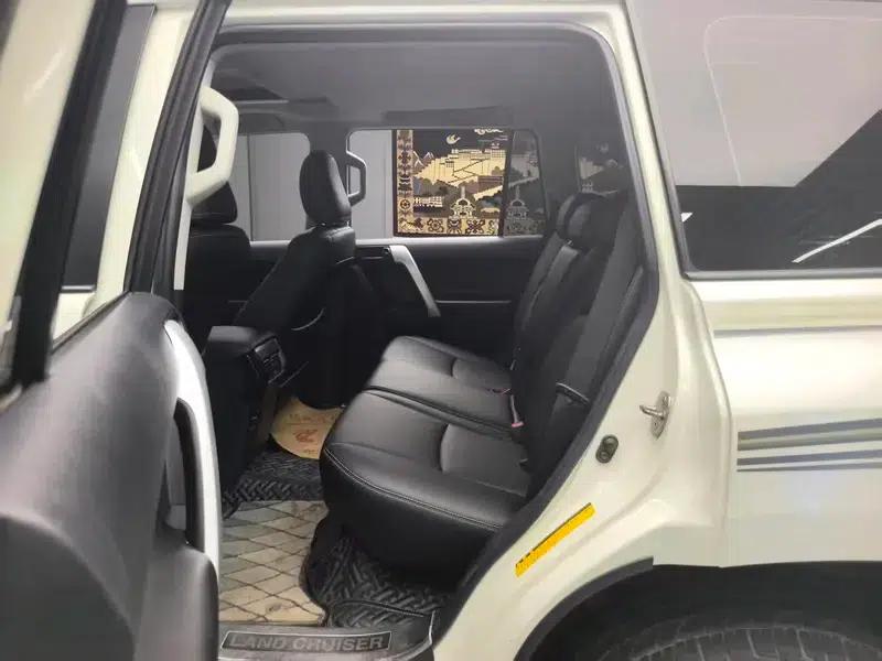 2017 Prado 2.7L Automatic 4WD 5-Seater Factory Custom Edition — миниатюра 25