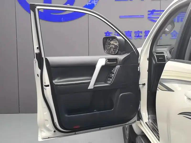 2017 Prado 2.7L Automatic 4WD 5-Seater Factory Custom Edition — миниатюра 27