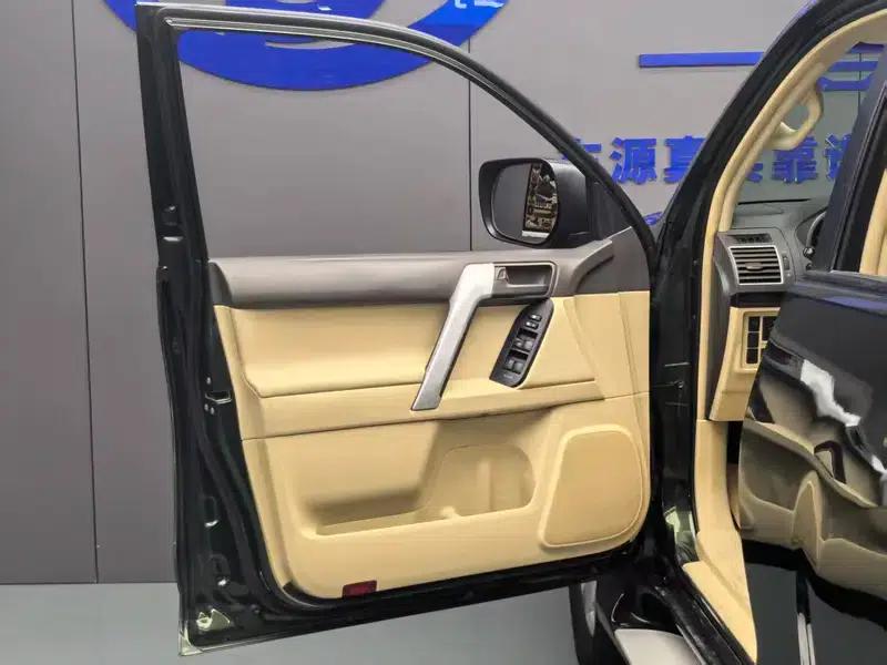 2017 Prado 2.7L Automatic 4WD 5-Seater Factory Custom Edition — миниатюра 27
