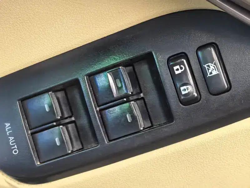 2017 Prado 2.7L Automatic 4WD 5-Seater Factory Custom Edition — миниатюра 28