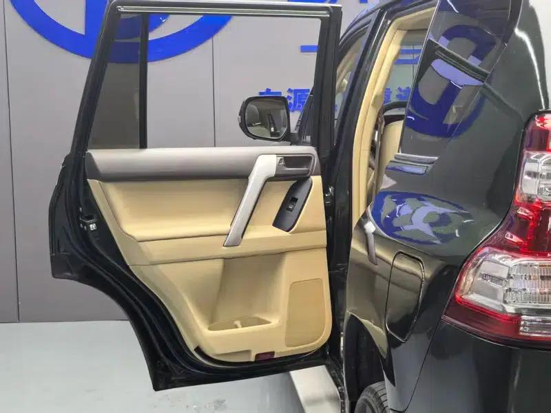 2017 Prado 2.7L Automatic 4WD 5-Seater Factory Custom Edition — миниатюра 29