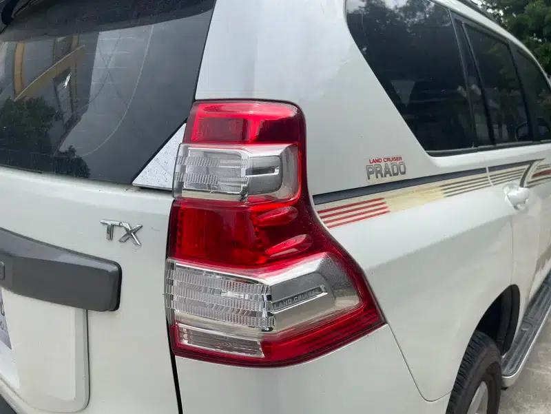 2016 Prado 2.7L Automatic Luxury Edition — миниатюра 9