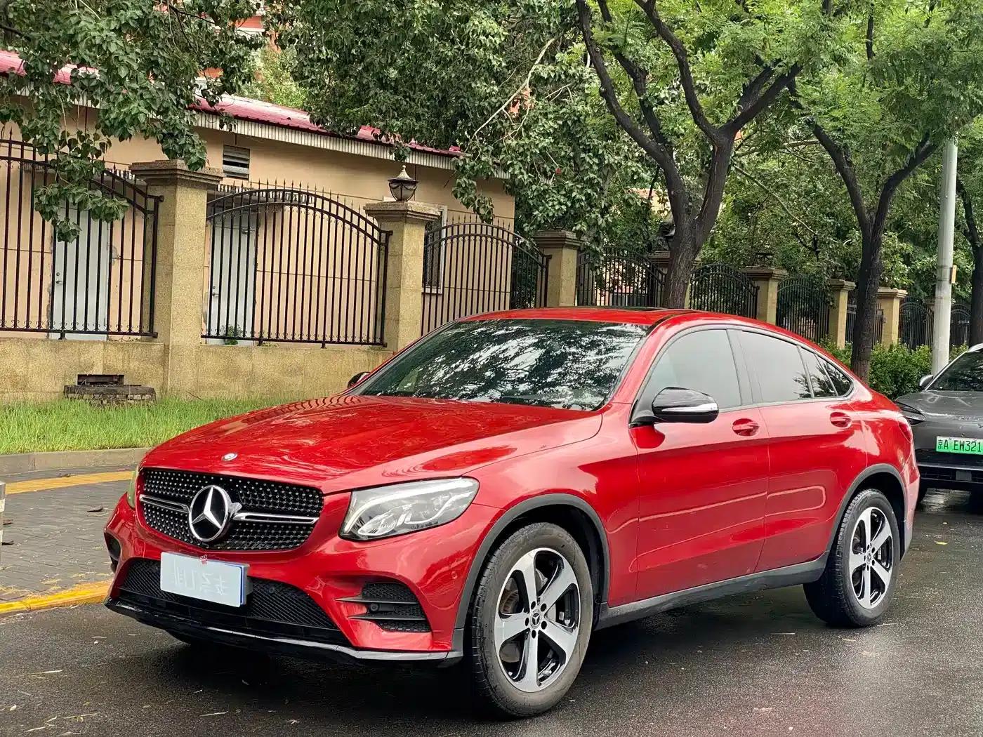 2017 Mercedes-Benz GLC Coupe, GLC 200 4MATIC Coupe SUV — миниатюра 1
