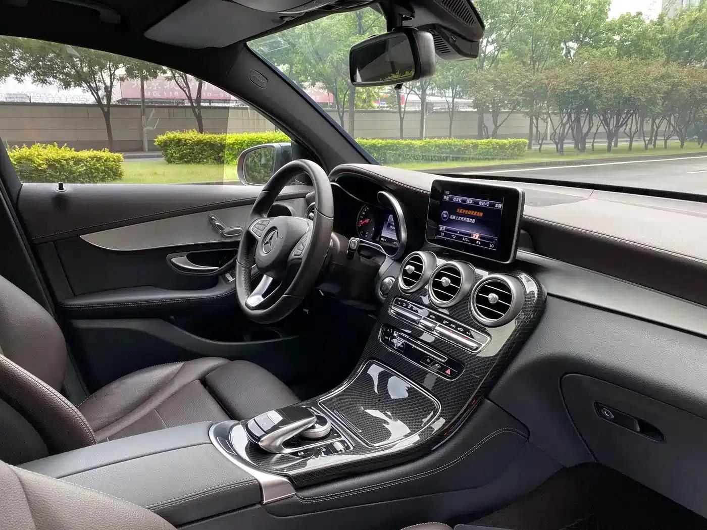 2017 Mercedes-Benz GLC Coupe, GLC 200 4MATIC Coupe SUV — миниатюра 3