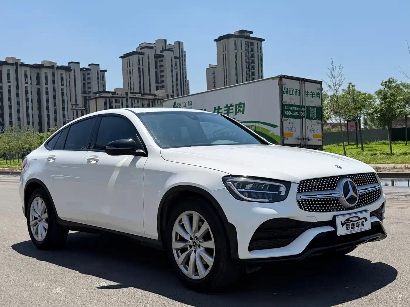 Mercedes-Benz GLC Coupe 2020 GLC 260 4MATIC Coupe SUV — миниатюра 3