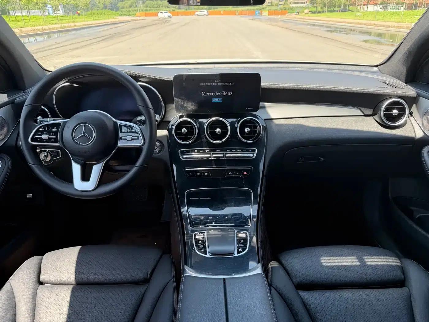 Mercedes-Benz GLC Coupe 2020 GLC 260 4MATIC Coupe SUV — миниатюра 6