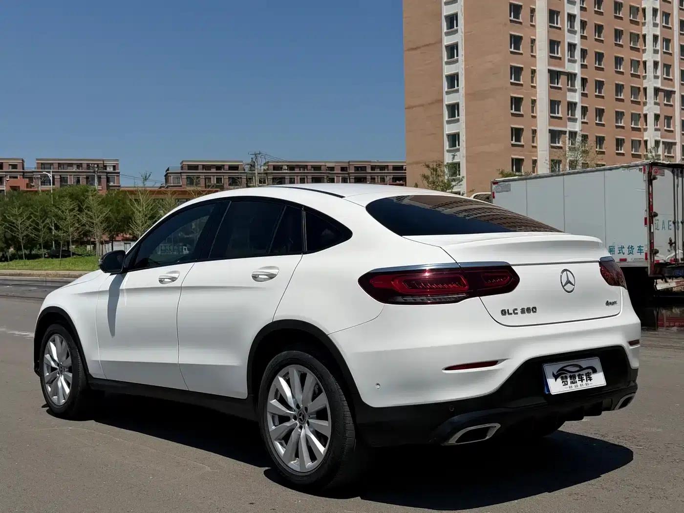 Mercedes-Benz GLC Coupe 2020 GLC 260 4MATIC Coupe SUV — миниатюра 8