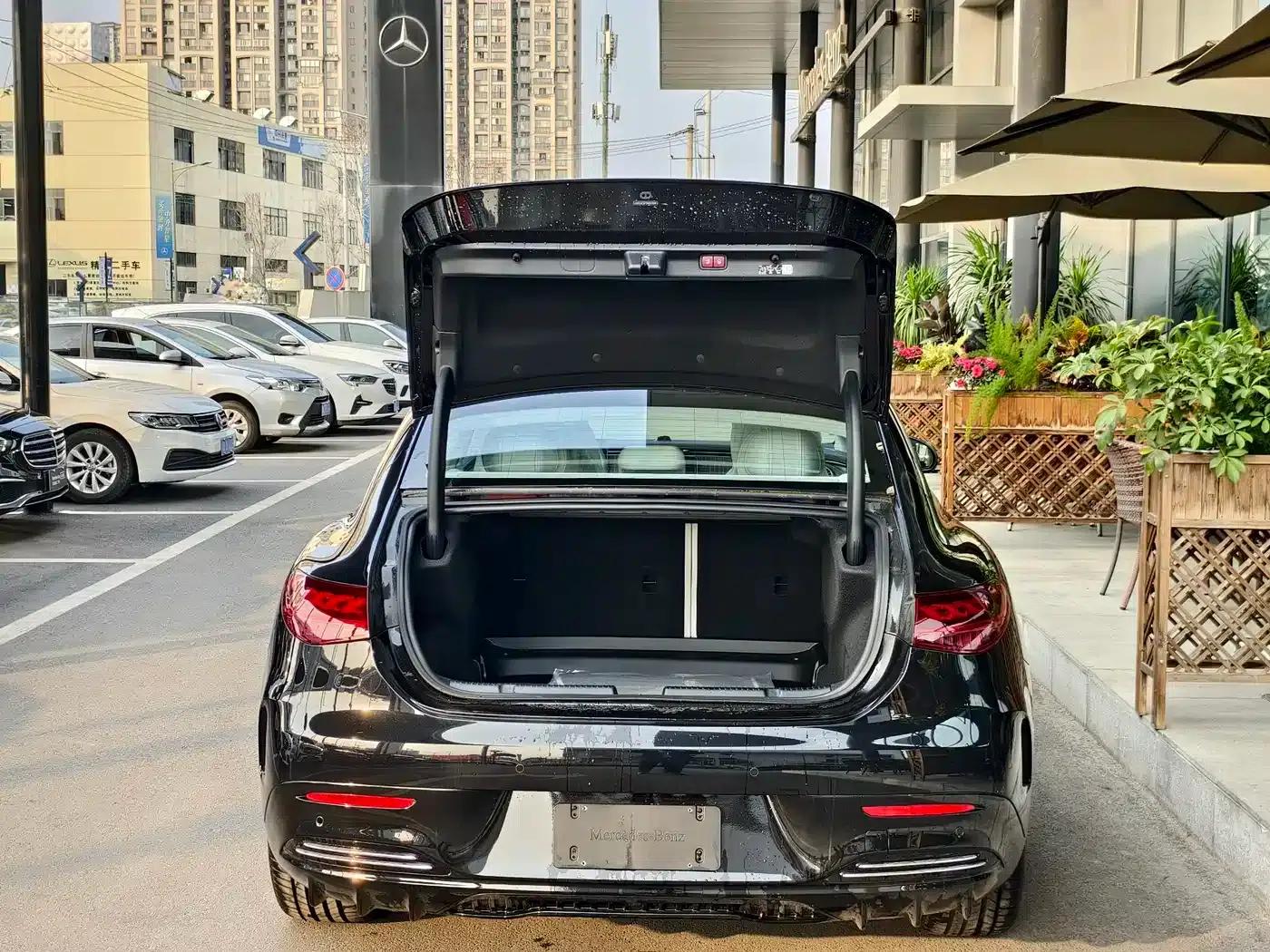 Mercedes-Benz EQE 2025 500 4MATIC Luxury Edition — миниатюра 11