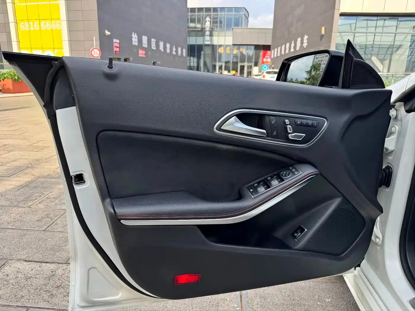 Imported Mercedes-Benz CLA 2018 CLA 220 4MATIC — миниатюра 23