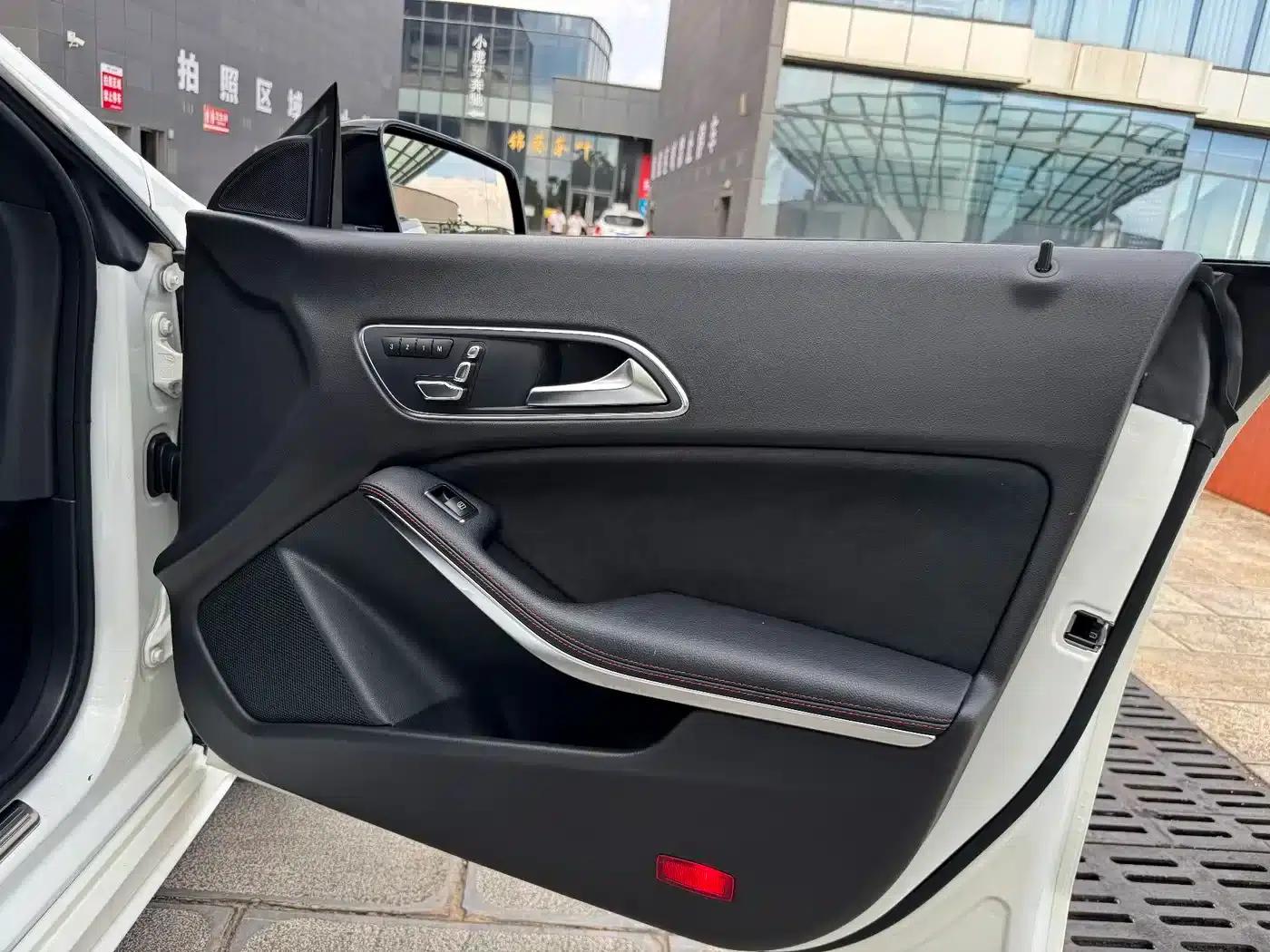 Imported Mercedes-Benz CLA 2018 CLA 220 4MATIC — миниатюра 27
