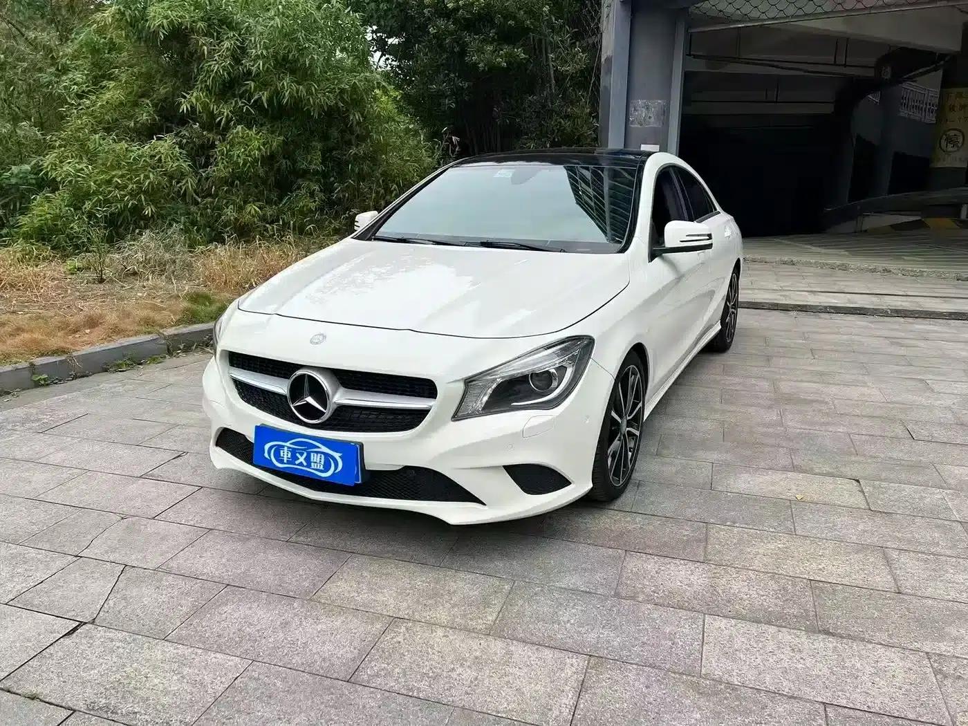 Imported Mercedes-Benz CLA 2016 CLA 200 Fashion Edition — миниатюра 1