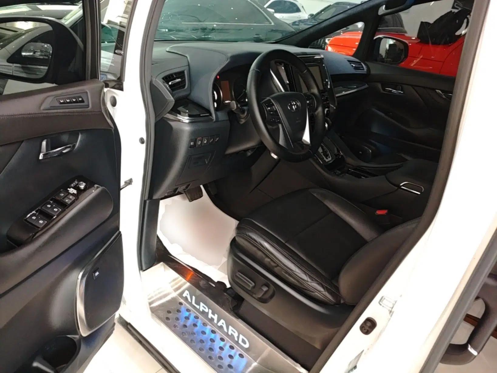 Toyota Alphard 2018 Revised Version 3.5L Premium Edition — миниатюра 18