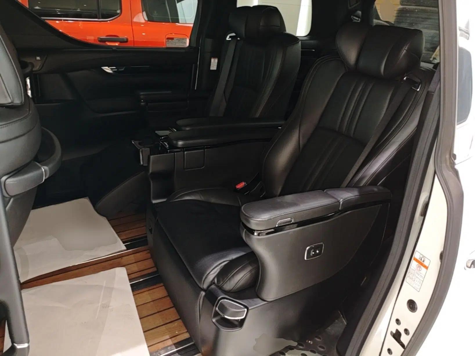 Toyota Alphard 2018 Revised Version 3.5L Premium Edition — миниатюра 20