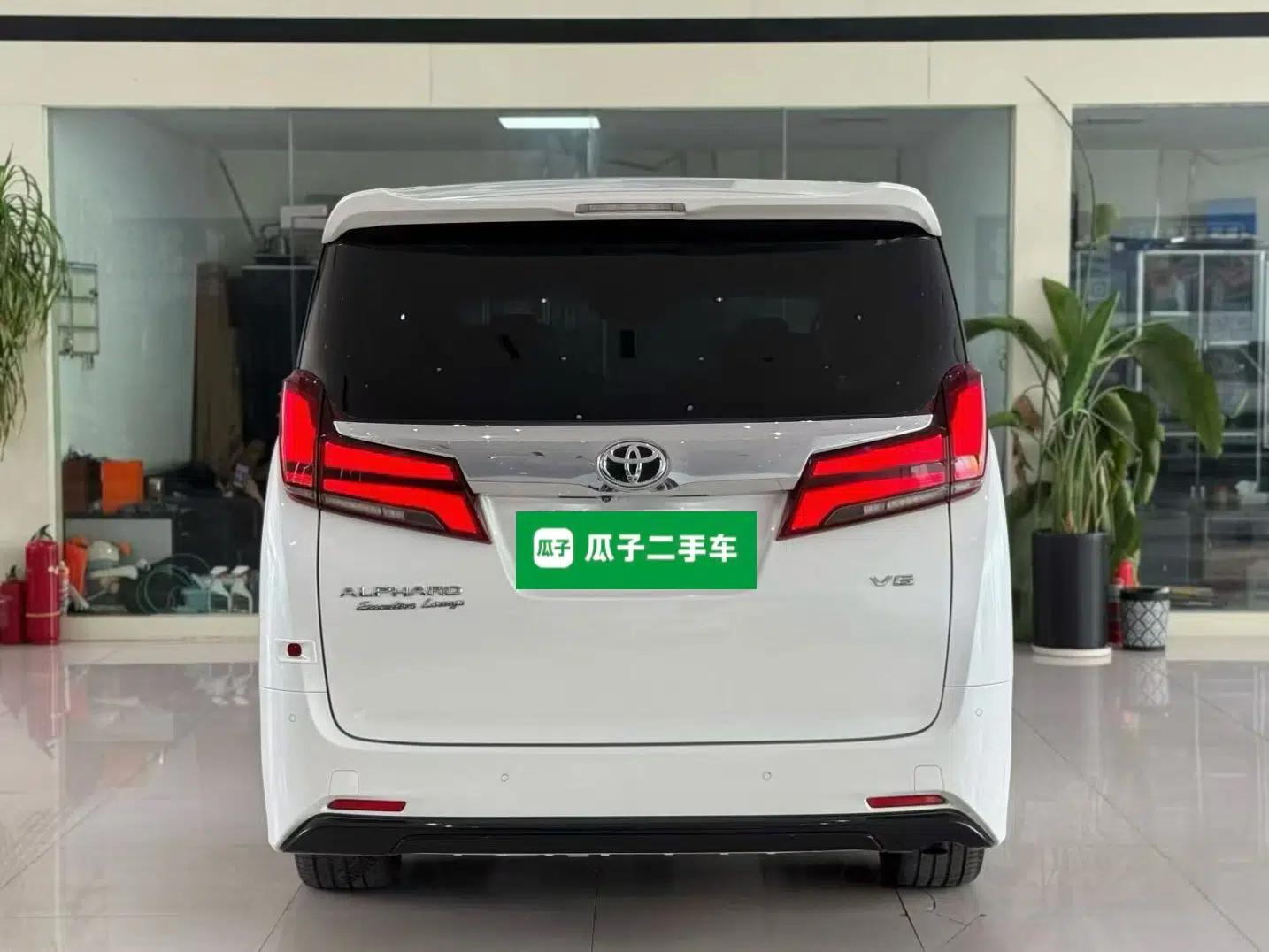 Toyota Alphard 2018 Revised Version 3.5L Premium Edition — миниатюра 5