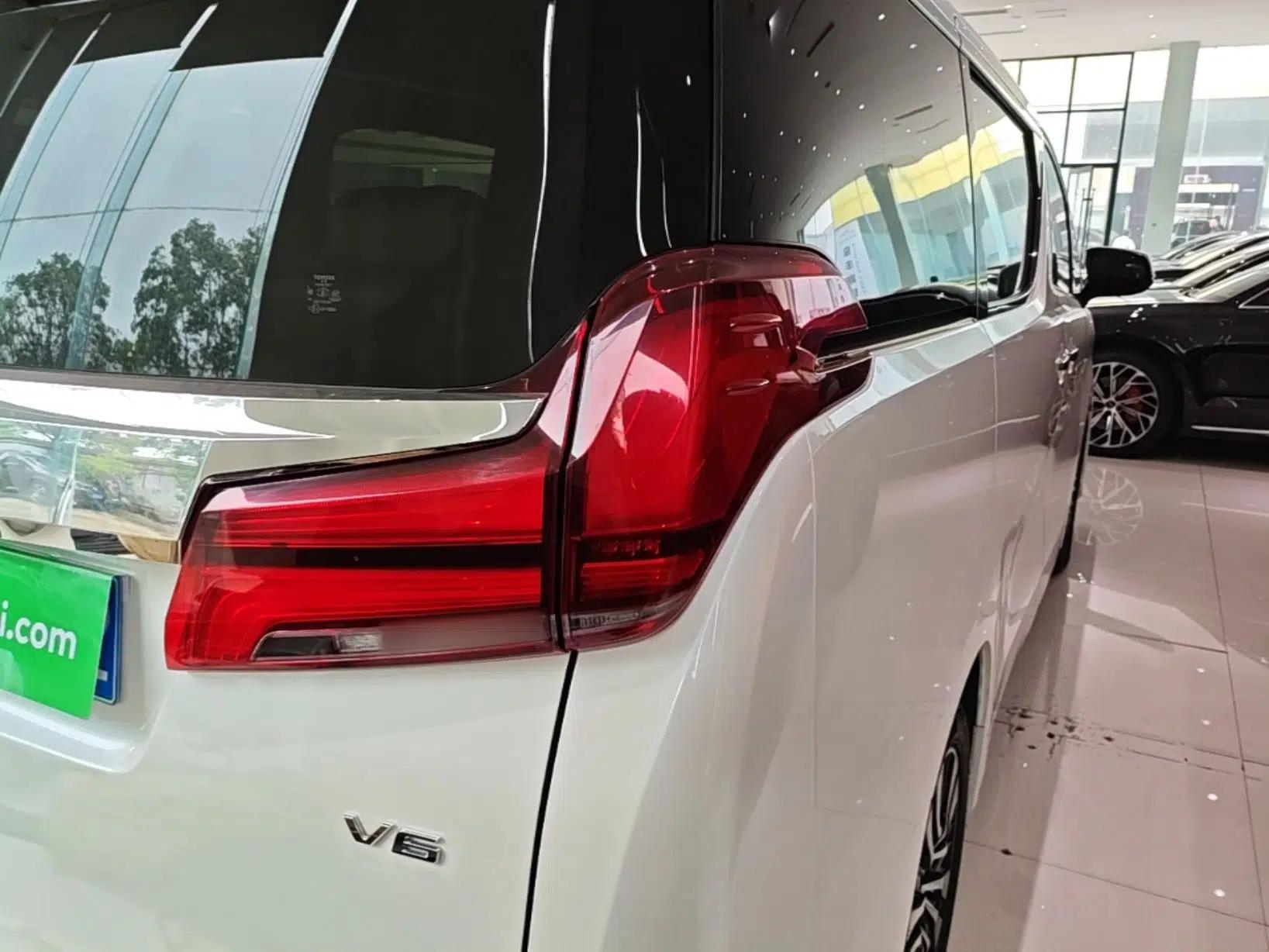 Toyota Alphard 2018 Revised Version 3.5L Premium Edition — миниатюра 9