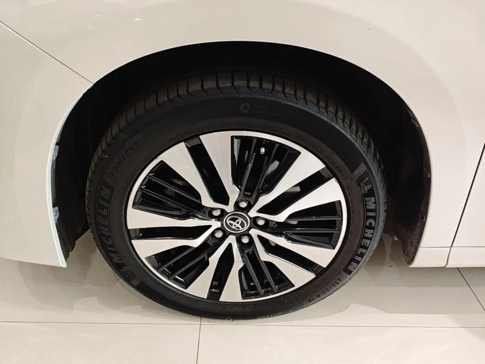Toyota Alphard 2018 Revised Version 3.5L Premium Edition — миниатюра 10