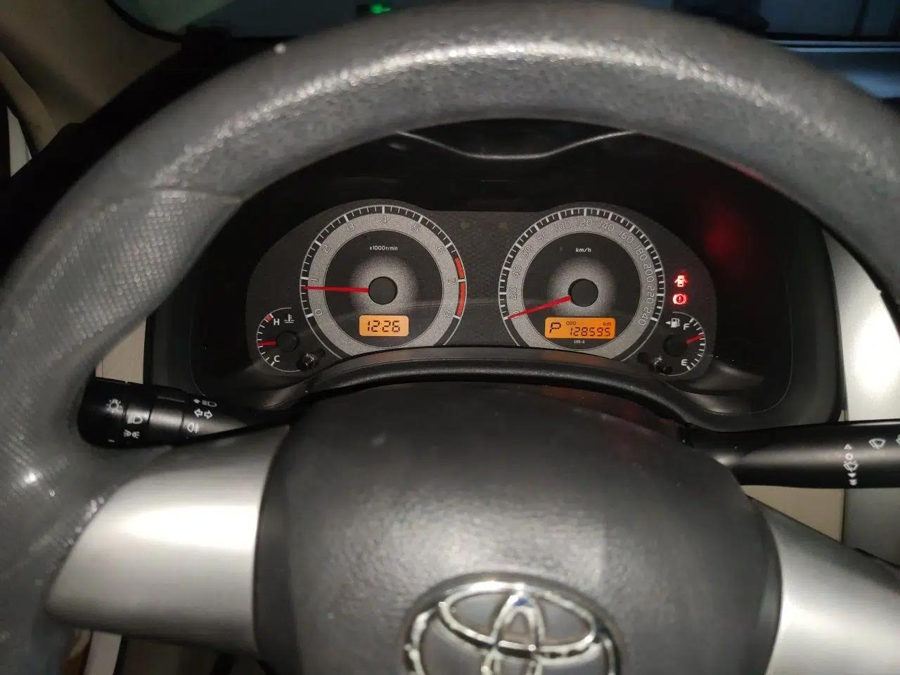 Toyota Corolla 2011 1.6L Automatic GL — миниатюра 11