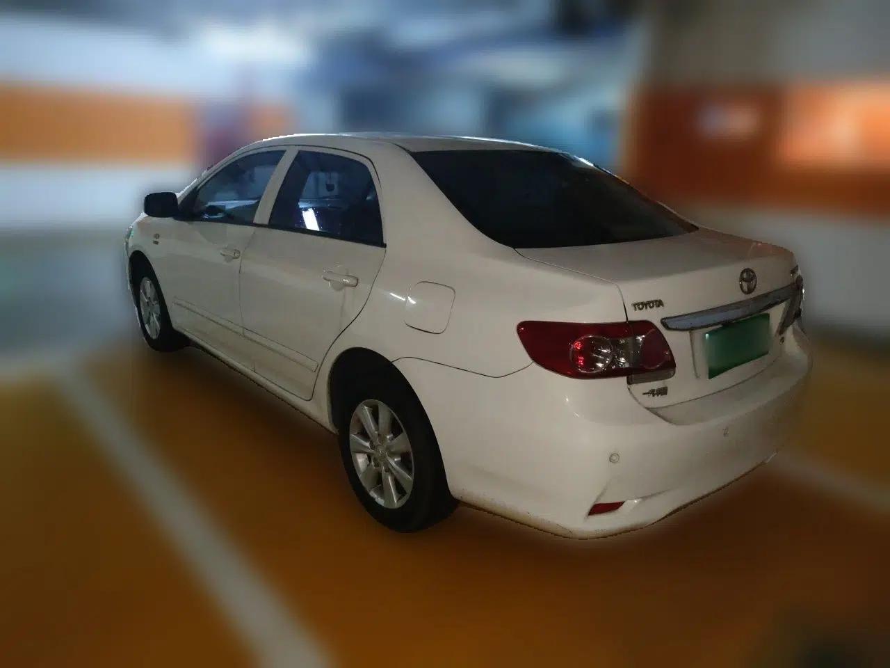 Toyota Corolla 2011 1.6L Automatic GL — миниатюра 4