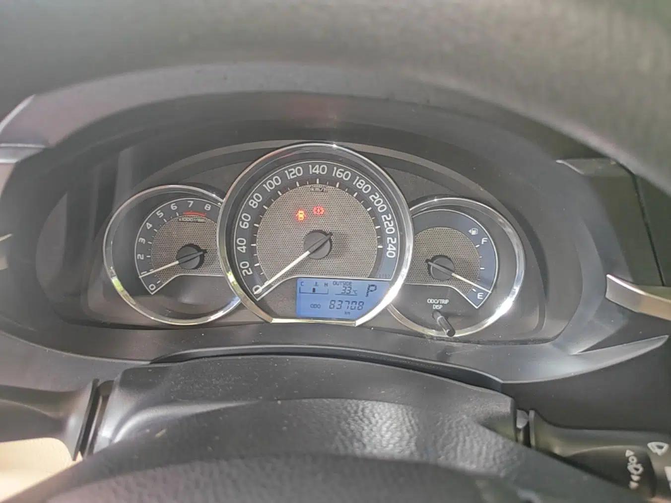Toyota Corolla 2014 1.6L CVT GL — миниатюра 14