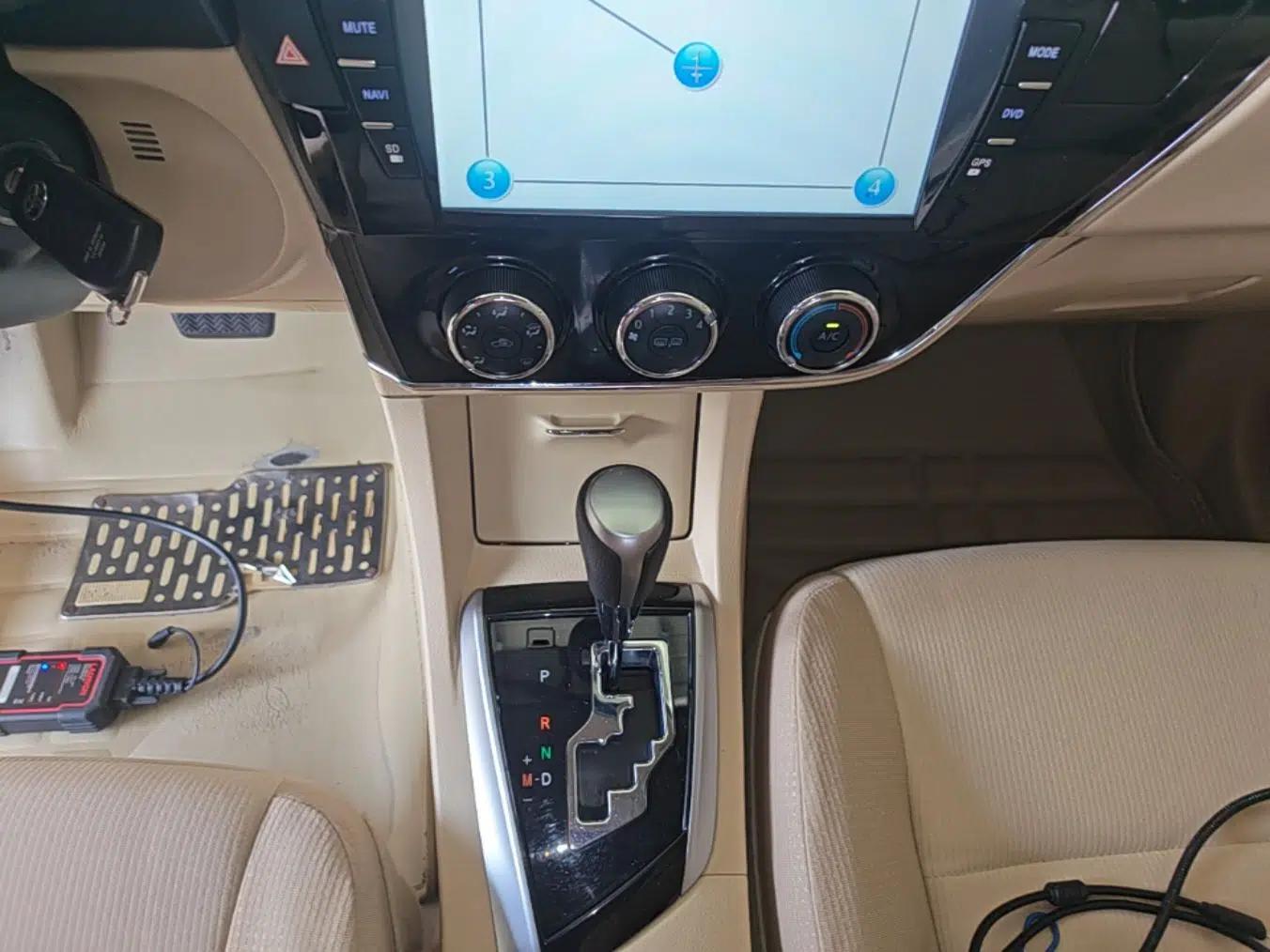 Toyota Corolla 2014 1.6L CVT GL — миниатюра 16