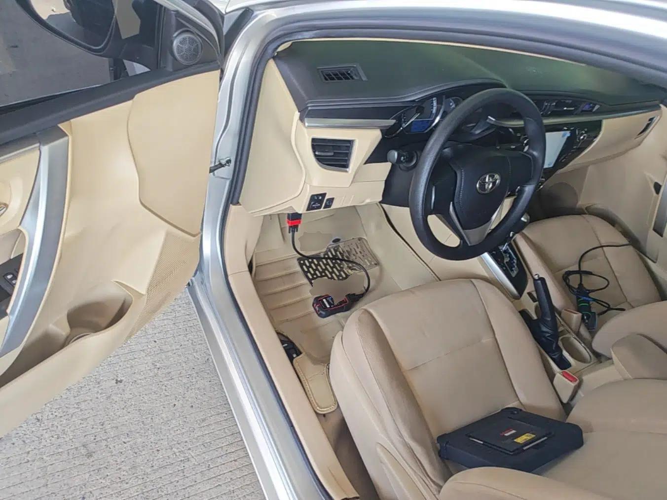 Toyota Corolla 2014 1.6L CVT GL — миниатюра 18