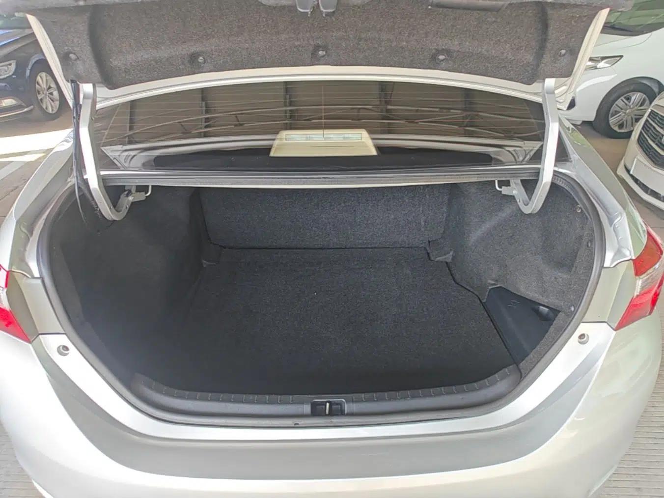 Toyota Corolla 2014 1.6L CVT GL — миниатюра 22