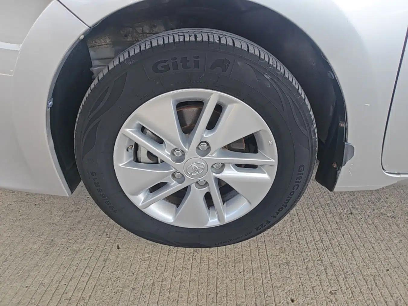 Toyota Corolla 2014 1.6L CVT GL — миниатюра 10